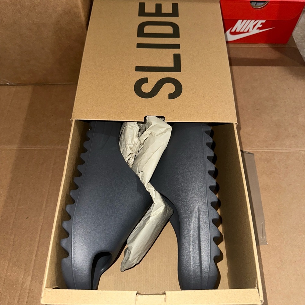 Adidas Yeezy Slide Slate Grey Size 9 mens